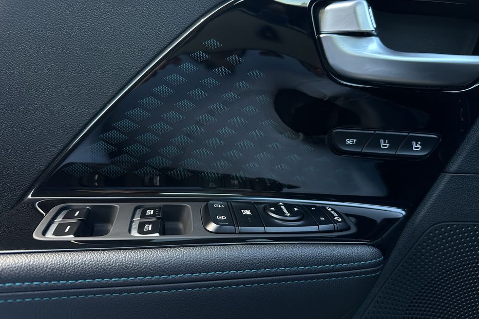 Продам Kia Niro 64 kWh Макс. комплектація Люк. 2021 года в Львове