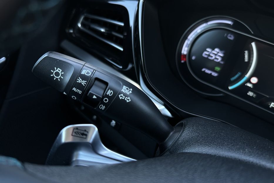 Продам Kia Niro 64 kWh Макс. комплектація Люк. 2021 года в Львове
