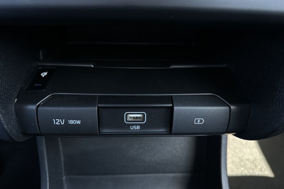 Продам Kia Niro 64 kWh Макс. комплектація Люк. 2021 года в Львове