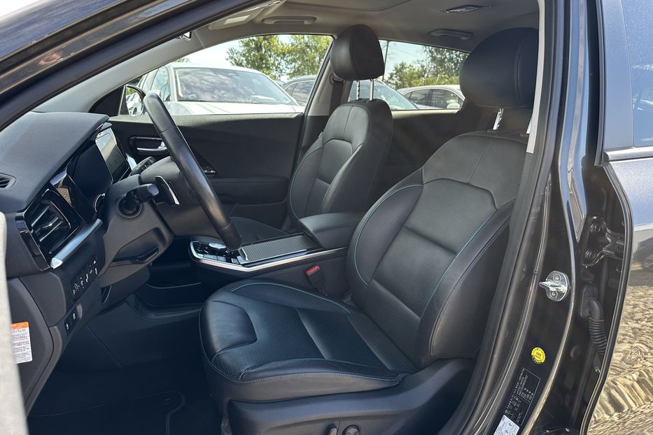 Продам Kia Niro 64 kWh Макс. комплектація Люк. 2021 года в Львове