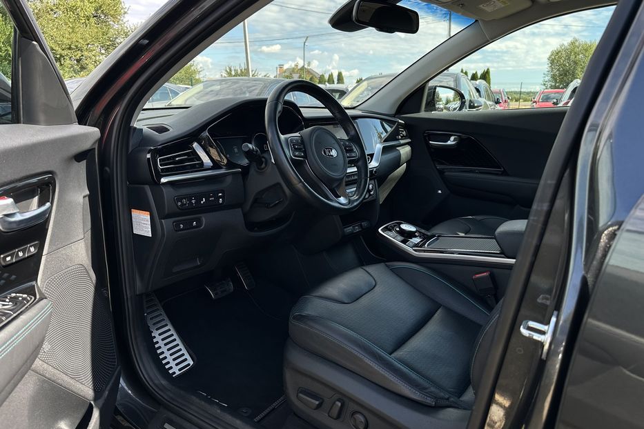 Продам Kia Niro 64 kWh Макс. комплектація Люк. 2021 года в Львове