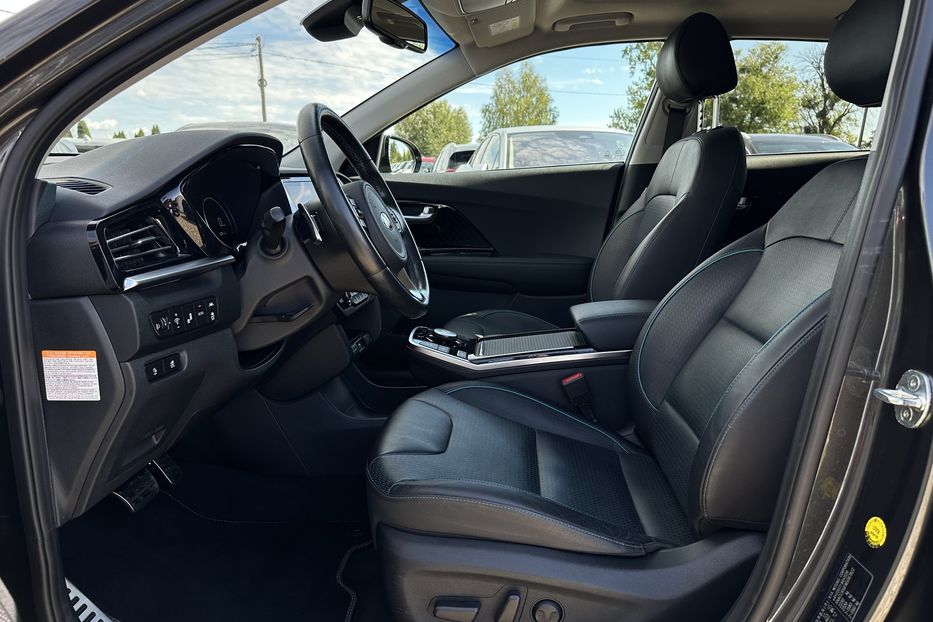 Продам Kia Niro 64 kWh Макс. комплектація Люк. 2021 года в Львове