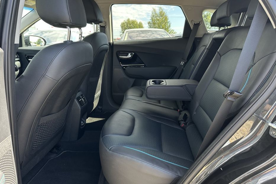Продам Kia Niro 64 kWh Макс. комплектація Люк. 2021 года в Львове