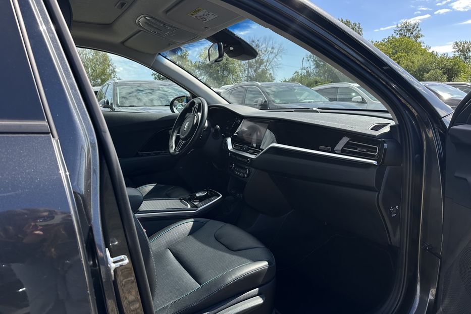 Продам Kia Niro 64 kWh Макс. комплектація Люк. 2021 года в Львове