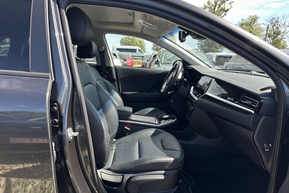 Продам Kia Niro 64 kWh Макс. комплектація Люк. 2021 года в Львове