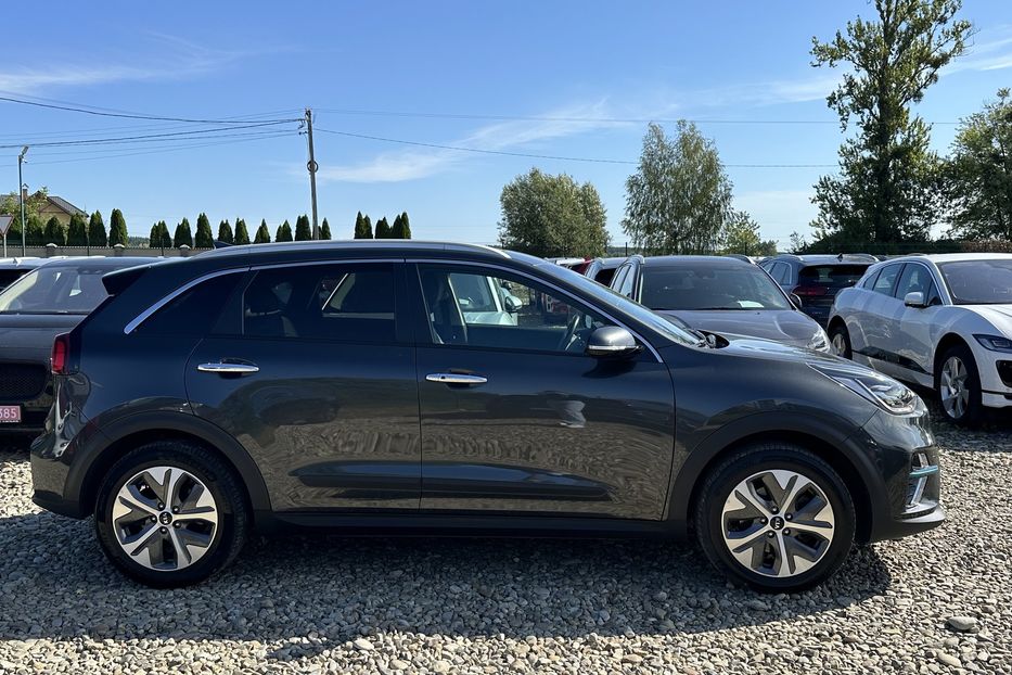 Продам Kia Niro 64 kWh Макс. комплектація Люк. 2021 года в Львове