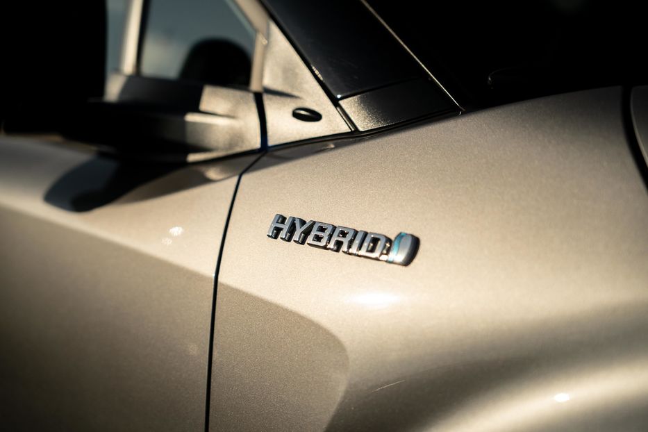 Продам Toyota C-HR Hybrid 2021 года в Черновцах