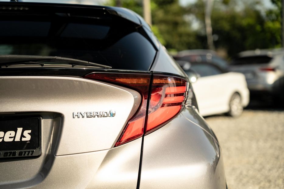 Продам Toyota C-HR Hybrid 2021 года в Черновцах