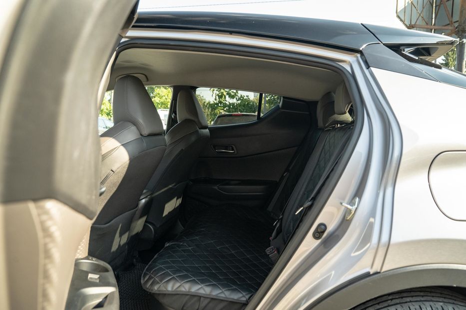 Продам Toyota C-HR Hybrid 2021 года в Черновцах