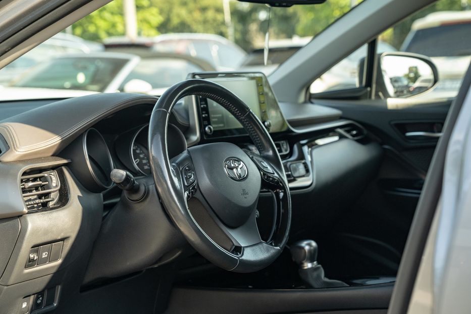 Продам Toyota C-HR Hybrid 2021 года в Черновцах