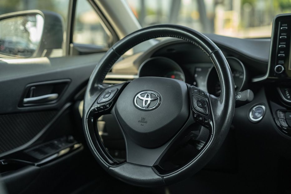 Продам Toyota C-HR Hybrid 2021 года в Черновцах
