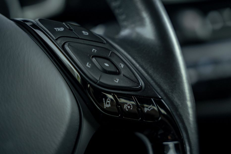 Продам Toyota C-HR Hybrid 2021 года в Черновцах