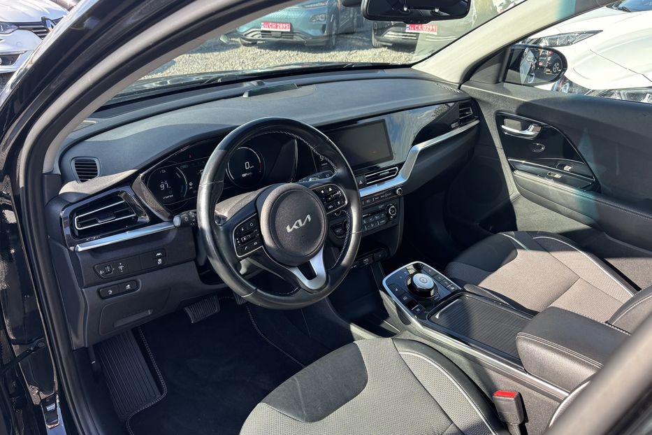 Продам Kia Niro 64квт  2022 года в Львове