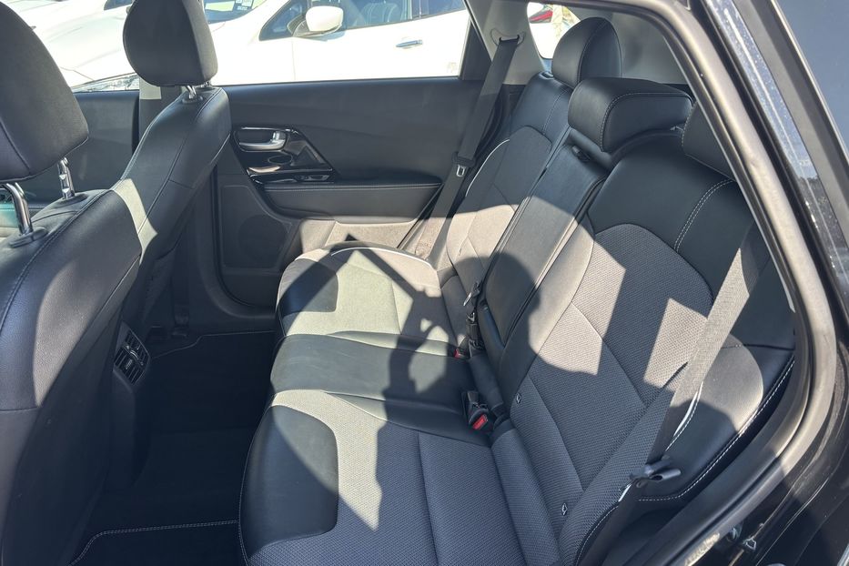 Продам Kia Niro 64квт  2022 года в Львове