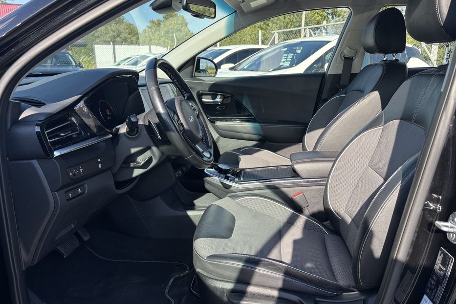 Продам Kia Niro 64квт  2022 года в Львове