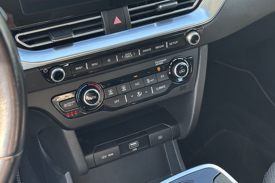 Продам Kia Niro 64квт  2022 года в Львове
