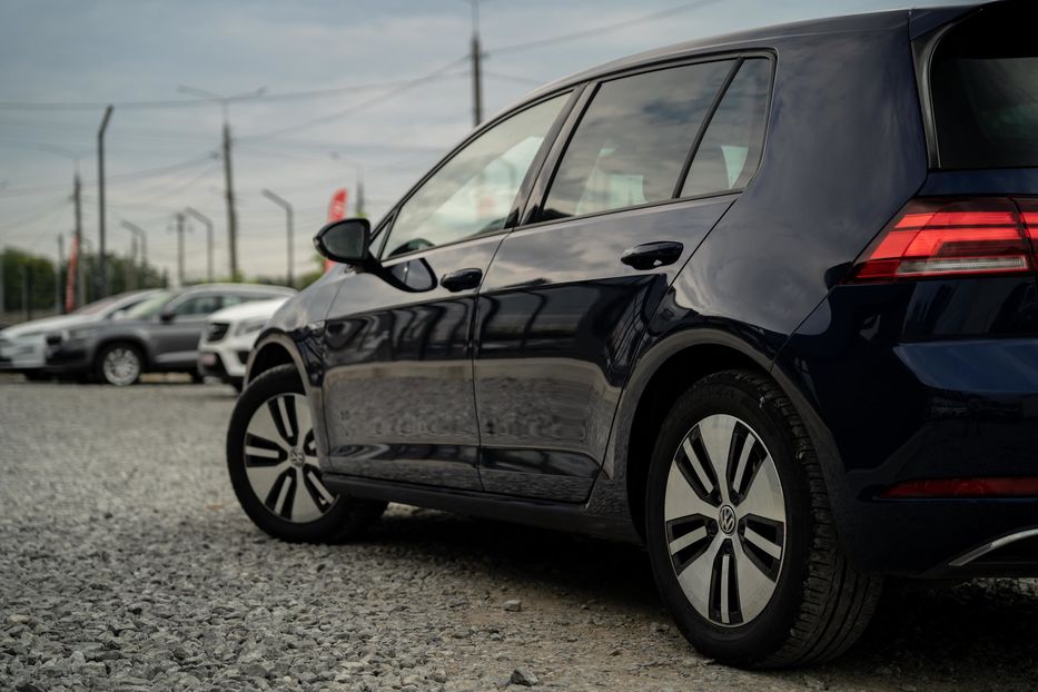 Продам Volkswagen e-Golf 2017 года в Черновцах