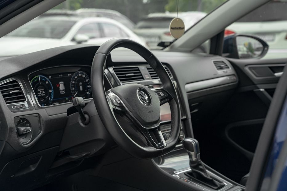 Продам Volkswagen e-Golf 2017 года в Черновцах