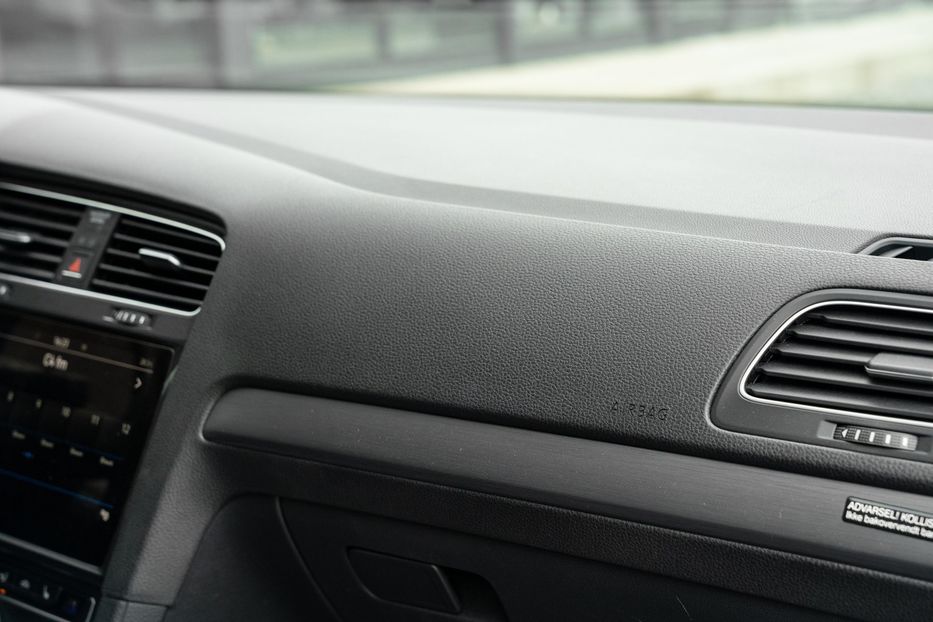 Продам Volkswagen e-Golf 2017 года в Черновцах