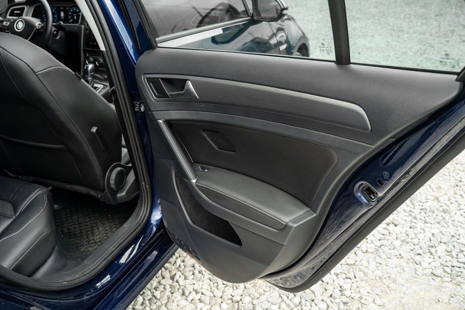 Продам Volkswagen e-Golf 2017 года в Черновцах