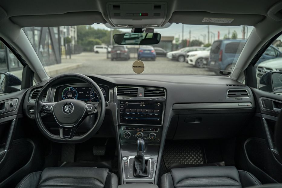 Продам Volkswagen e-Golf 2017 года в Черновцах
