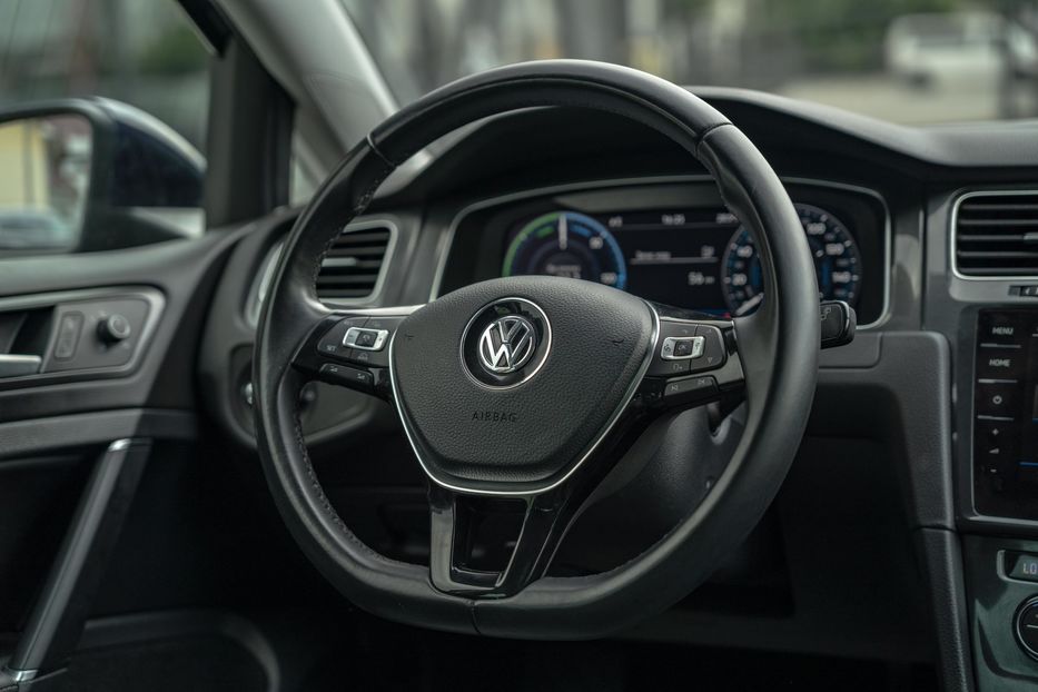 Продам Volkswagen e-Golf 2017 года в Черновцах