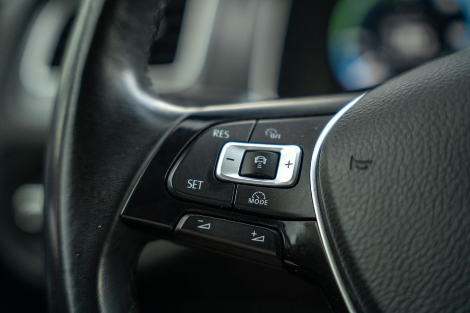 Продам Volkswagen e-Golf 2017 года в Черновцах