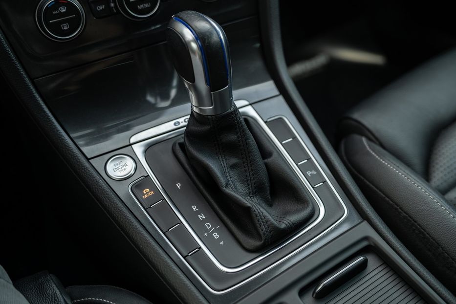 Продам Volkswagen e-Golf 2017 года в Черновцах