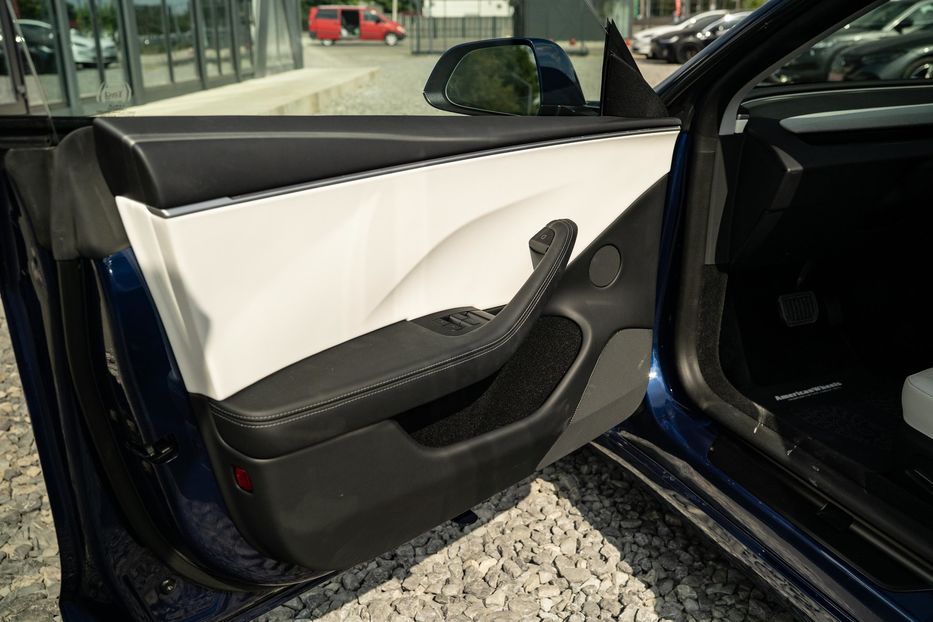 Продам Tesla Model 3 Long Range Dual Motor 2024 года в Черновцах