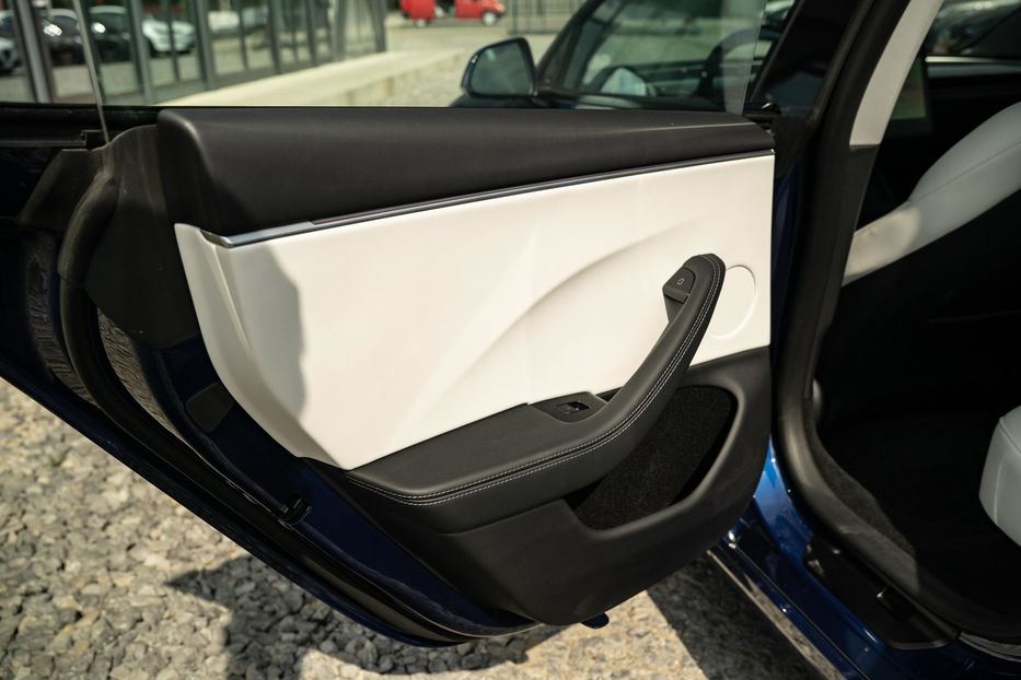 Продам Tesla Model 3 Long Range Dual Motor 2024 года в Черновцах