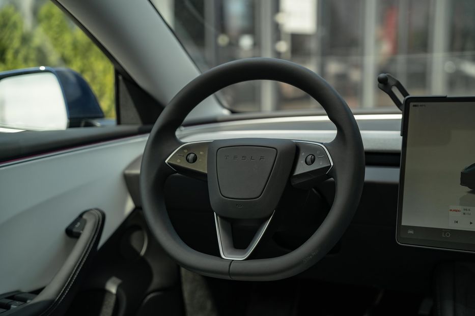 Продам Tesla Model 3 Long Range Dual Motor 2024 года в Черновцах