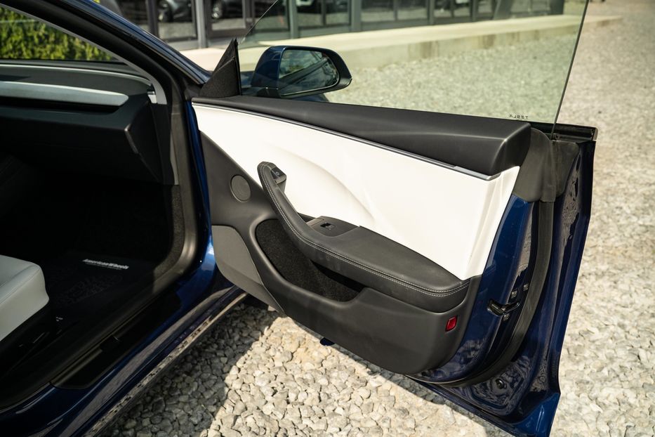 Продам Tesla Model 3 Long Range Dual Motor 2024 года в Черновцах