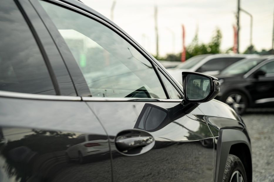 Продам Lexus CT UX 250h 2021 года в Черновцах