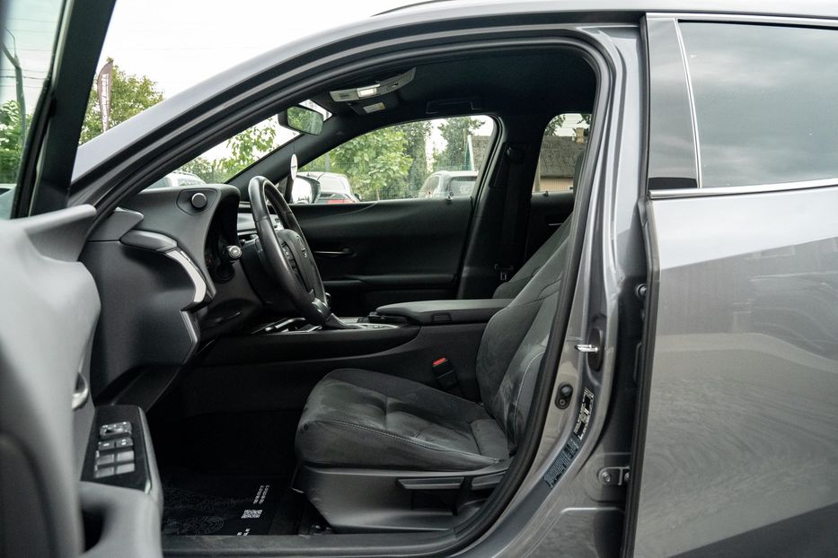 Продам Lexus CT UX 250h 2021 года в Черновцах