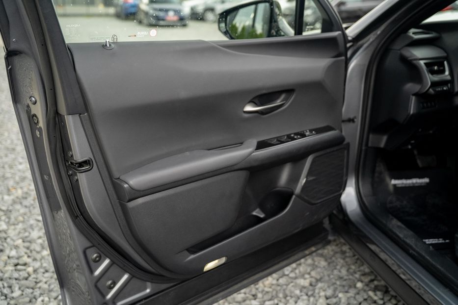 Продам Lexus CT UX 250h 2021 года в Черновцах
