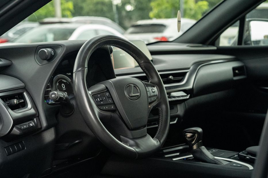 Продам Lexus CT UX 250h 2021 года в Черновцах