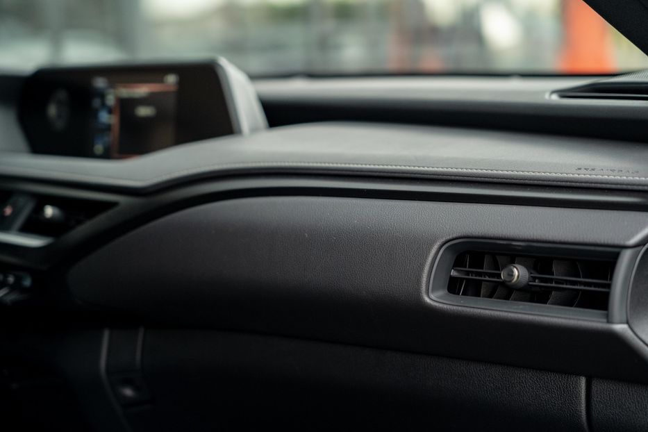Продам Lexus CT UX 250h 2021 года в Черновцах