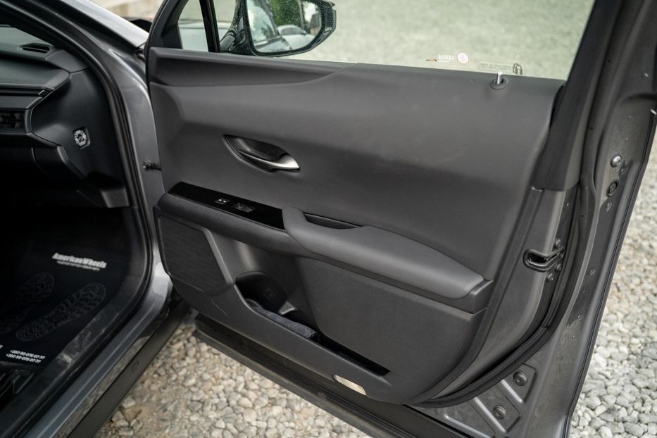 Продам Lexus CT UX 250h 2021 года в Черновцах