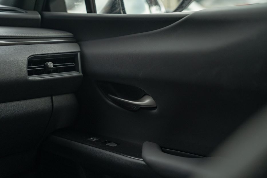 Продам Lexus CT UX 250h 2021 года в Черновцах