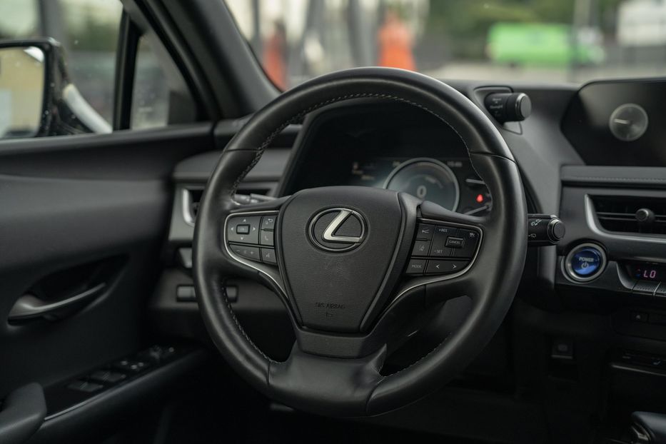 Продам Lexus CT UX 250h 2021 года в Черновцах