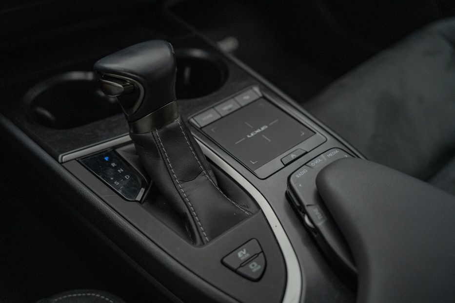 Продам Lexus CT UX 250h 2021 года в Черновцах