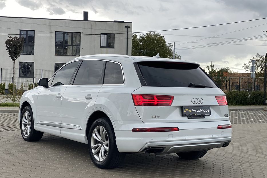 Продам Audi Q7 2016 года в Луцке