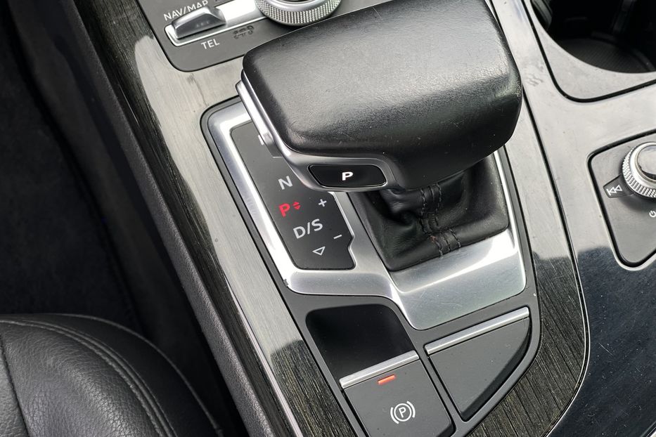 Продам Audi Q7 2016 года в Луцке