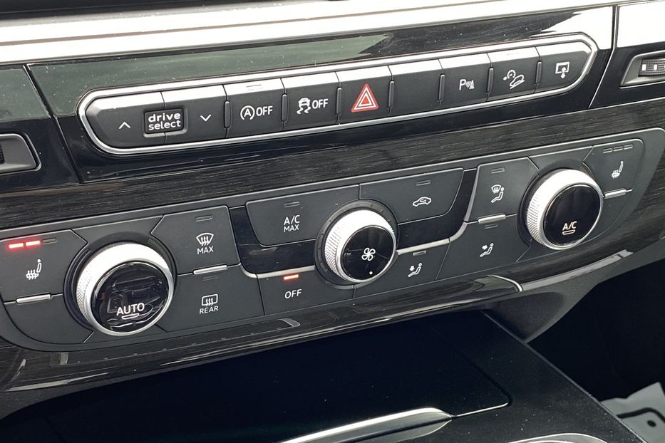 Продам Audi Q7 2016 года в Луцке