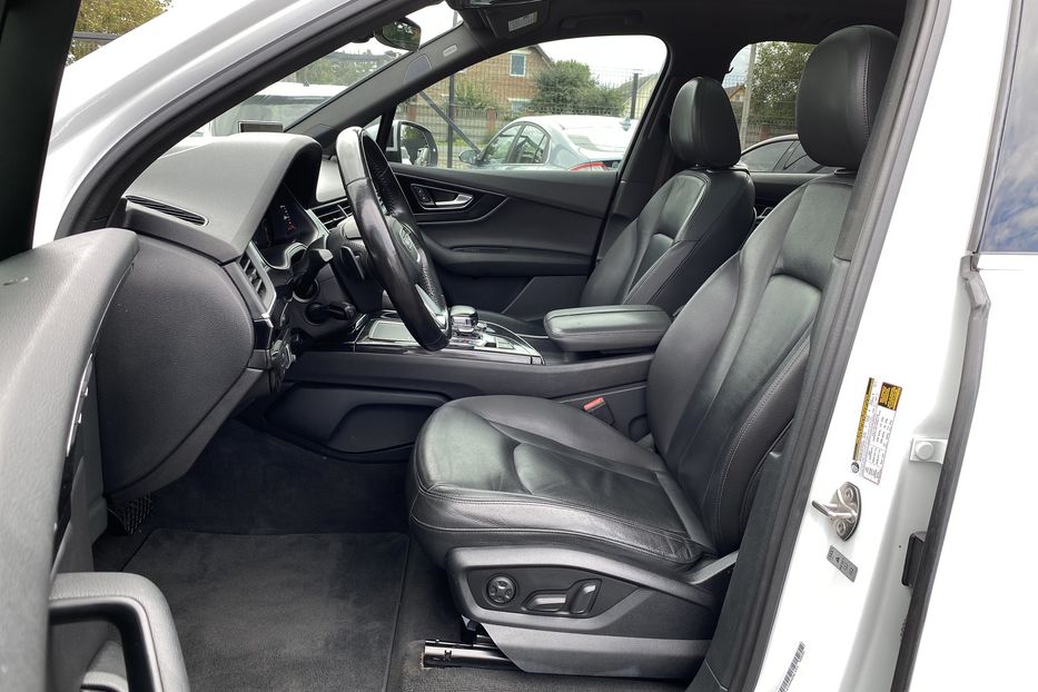 Продам Audi Q7 2016 года в Луцке