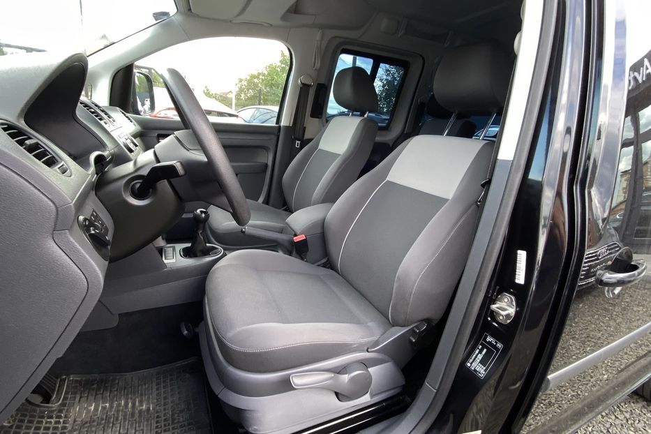 Продам Volkswagen Caddy пасс. Maxi 2010 года в Луцке