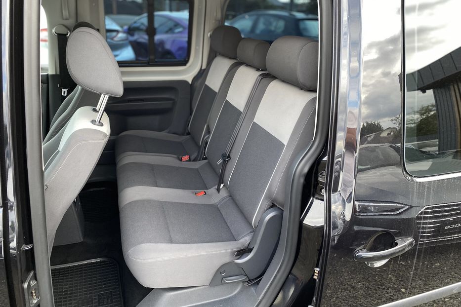 Продам Volkswagen Caddy пасс. Maxi 2010 года в Луцке