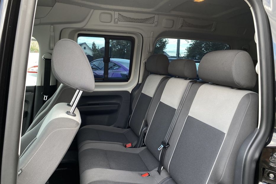 Продам Volkswagen Caddy пасс. Maxi 2010 года в Луцке