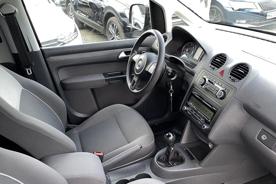 Продам Volkswagen Caddy пасс. Maxi 2010 года в Луцке