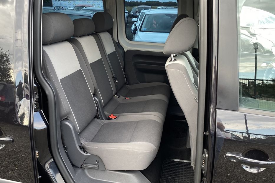 Продам Volkswagen Caddy пасс. Maxi 2010 года в Луцке